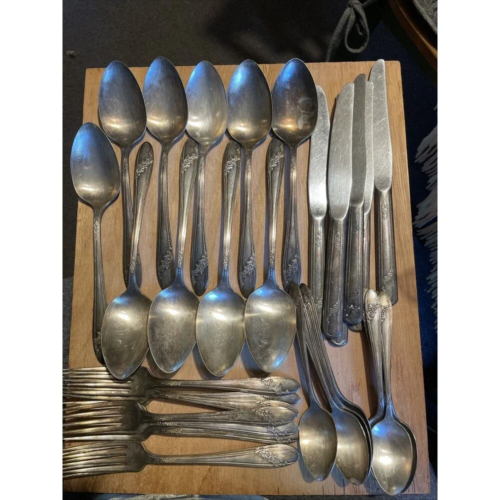 Queen Bess II Oneida Community Tudor Plate Flatware Lot Spoons Forks 32 Pcs